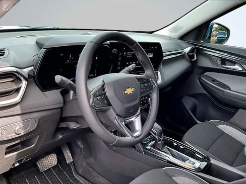 Used 2026 Chevrolet TrailBlazer LT w/ LT Cold Weather Package AWD/4WD image 2