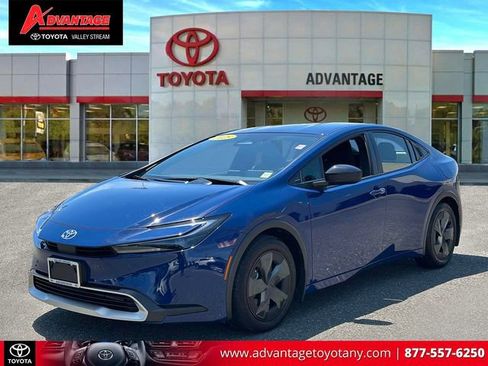 Certified 2025 Toyota Prius Plug-In Hybrid FWD image 4