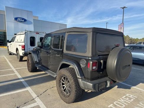 Used 2020 Jeep Wrangler Unlimited Sahara image 10