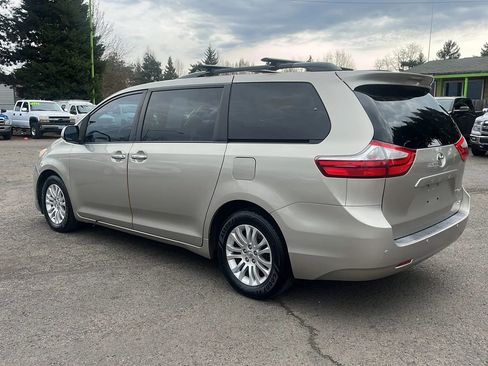 Used 2015 Toyota Sienna XLE Premium FWD image 5