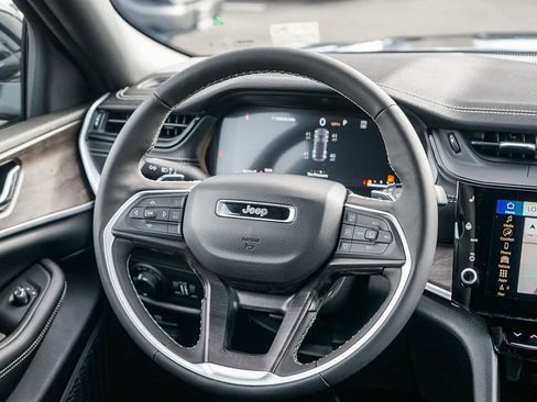 New 2026 Jeep Grand Cherokee Altitude image 16