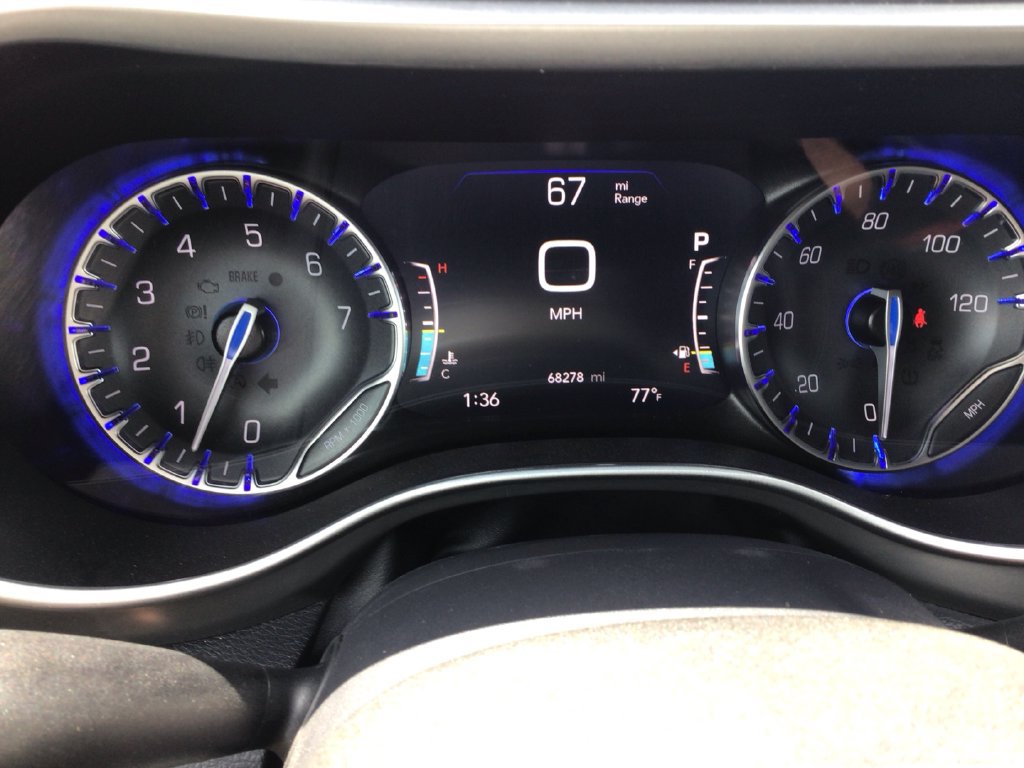 Used 2025 Chrysler Pacifica Select FWD image 16