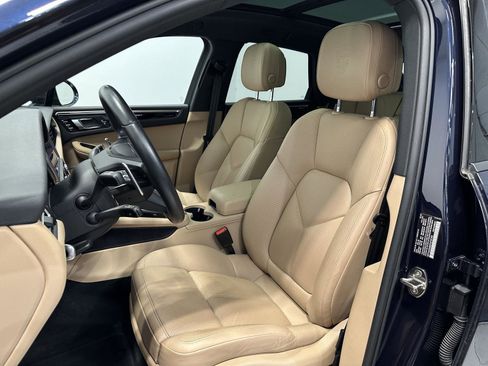 Used 2023 Porsche Macan AWD/4WD image 5