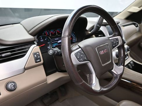 Used 2020 GMC Yukon XL SLT w/ Premium Edition image 12