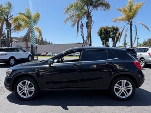 Used 2017 Mercedes-Benz GLA 250 4MATIC w/ Premium Package image 5
