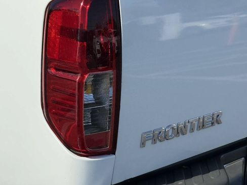 Used 2017 Nissan Frontier SV RWD image 20