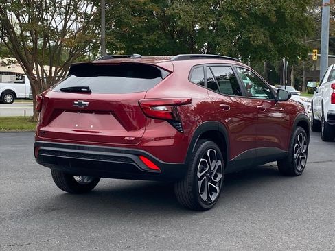 Used 2024 Chevrolet Trax RS w/ Driver Confidence Package image 3