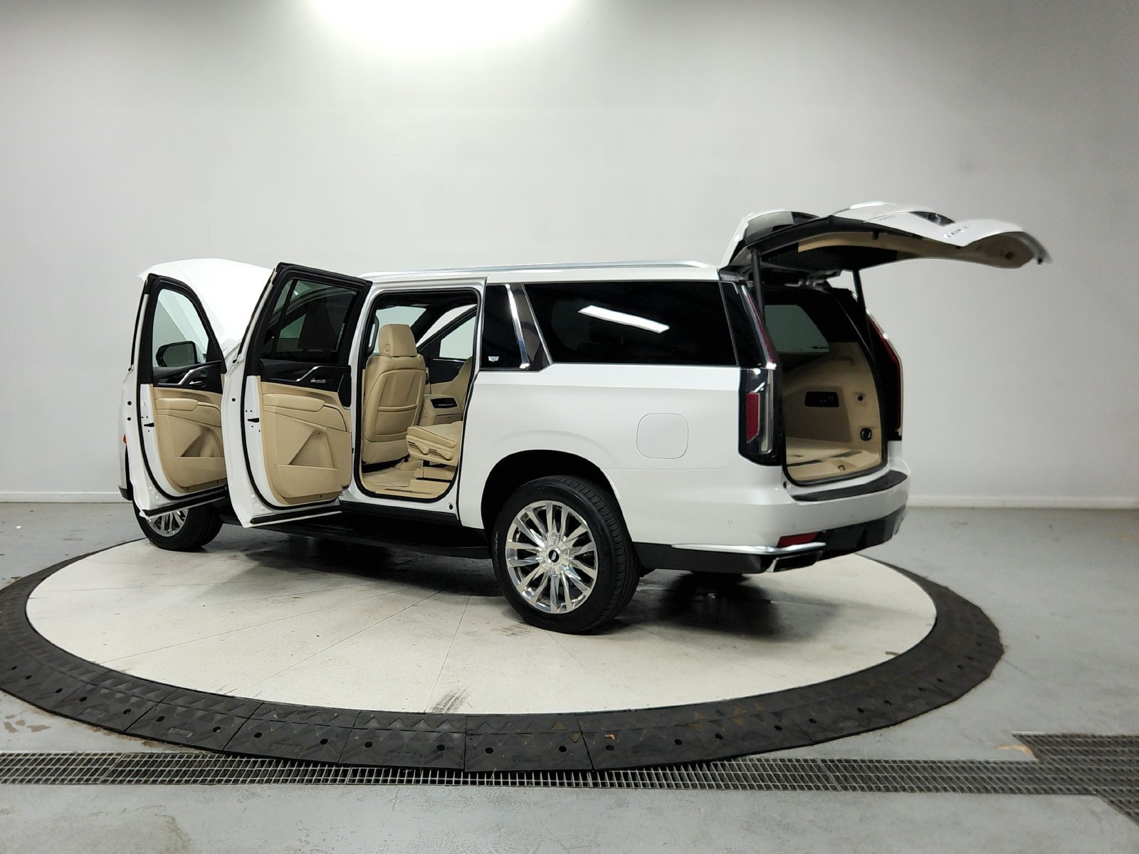 Used 2021 Cadillac Escalade ESV Premium Luxury AWD/4WD image 14