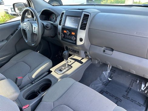 Certified 2020 Nissan Frontier SV w/ Midnight Edition Floor Mats image 9