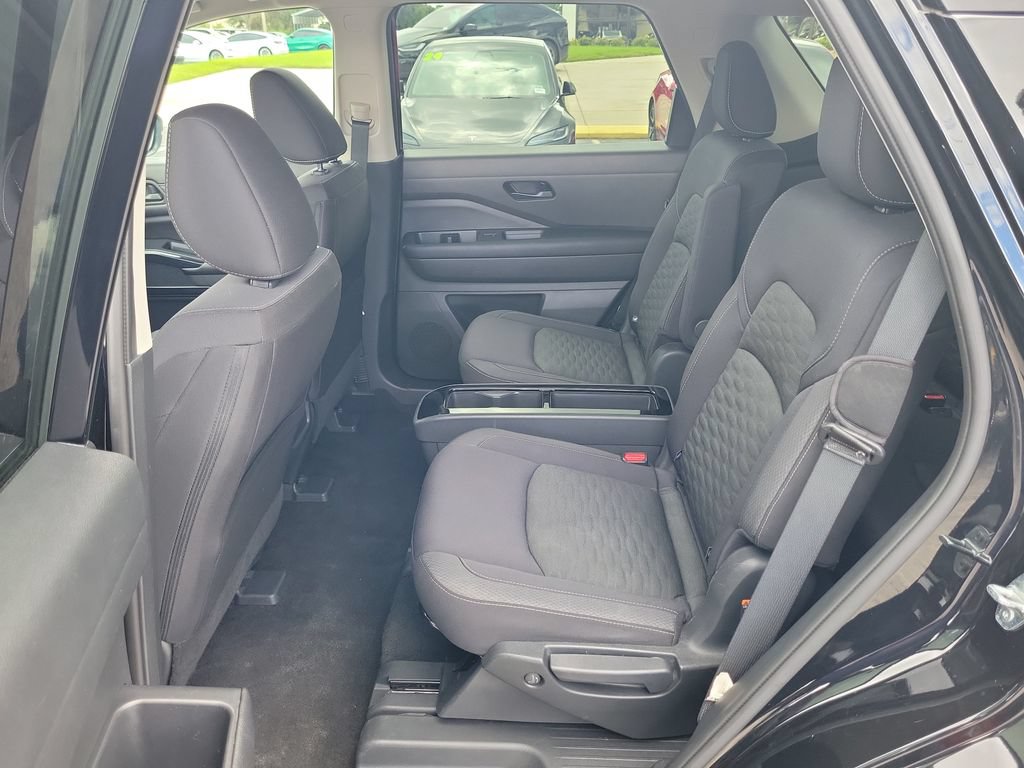 Used 2023 Nissan Pathfinder SV w/ SV Premium Package AWD/4WD image 9