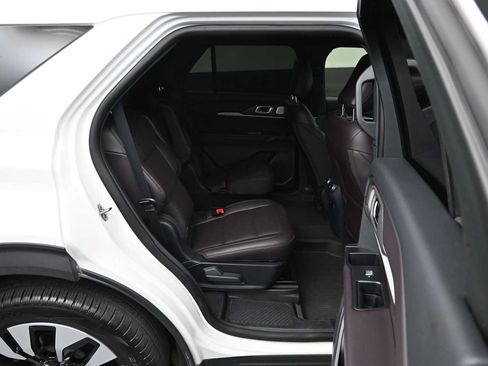 Certified 2026 Ford Explorer Platinum w/ LUX Leather Package AWD/4WD image 23