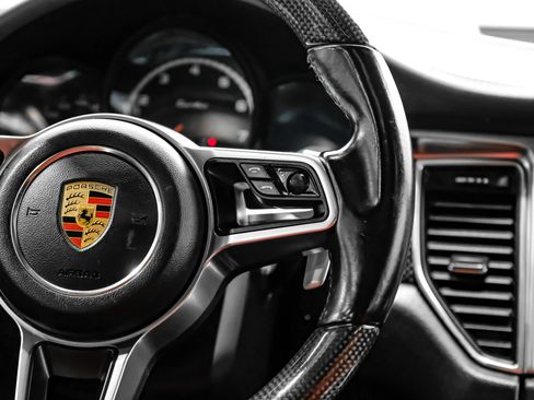 Used 2017 Porsche Macan Turbo AWD/4WD image 18