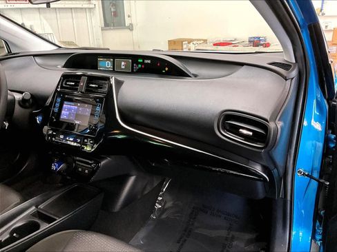 Used 2019 Toyota Prius LE image 18
