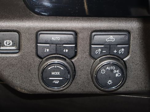 Used 2025 Chevrolet Silverado 1500 LT image 36