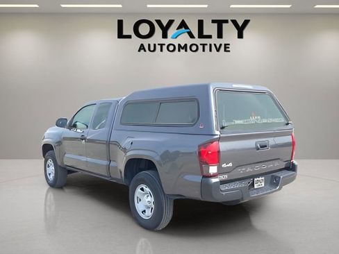 Used 2022 Toyota Tacoma SR image 3