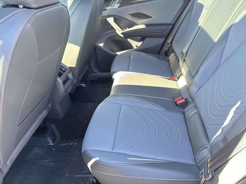 New 2026 Volkswagen Tiguan SE R-Line FWD image 9