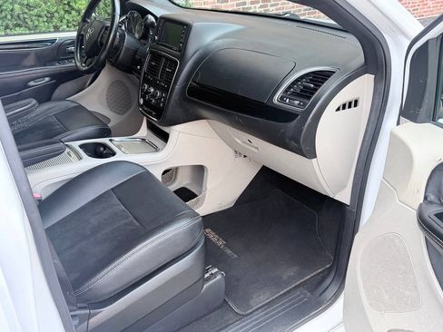 Used 2017 Dodge Grand Caravan SXT FWD image 9