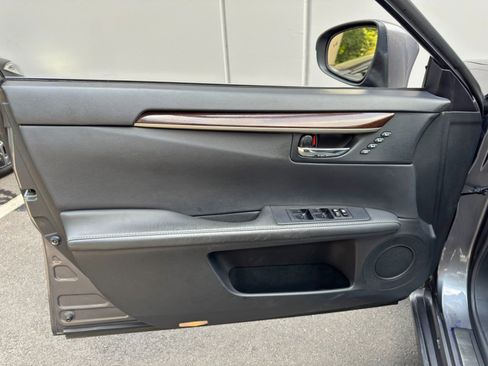 Used 2013 Lexus ES 350 w/ Luxury Pkg FWD image 42