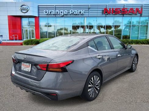 Used 2024 Nissan Altima 2.5 SV FWD image 2