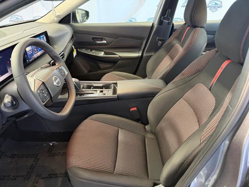 Used 2026 Nissan Sentra SR w/ Floor Mat Package FWD image 15
