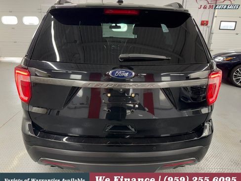 Used 2017 Ford Explorer XLT w/ Equipment Group 202A AWD/4WD image 9