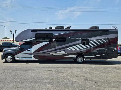 Used 2019 Ford F550 2WD Regular Cab Super Duty w/ XLT Value Package image 5