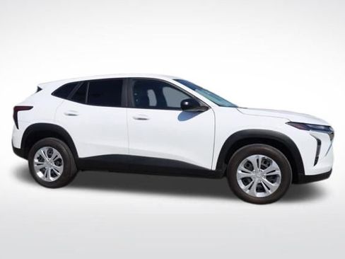 Certified 2025 Chevrolet Trax LS image 12