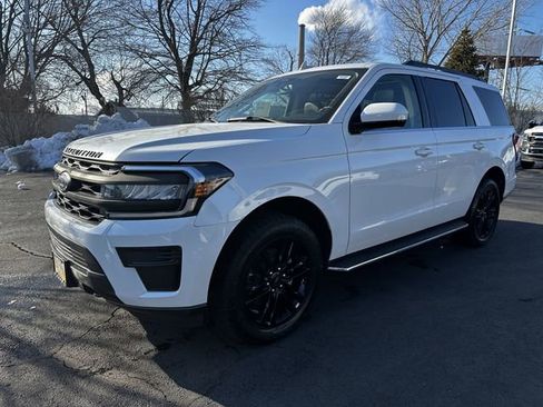 Certified 2022 Ford Expedition XLT image 9