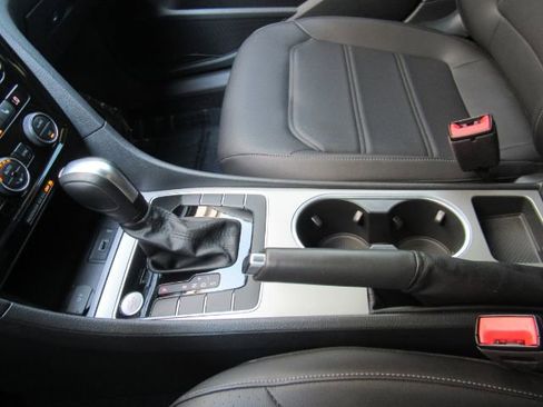 Used 2022 Volkswagen Passat 2.0T SE image 42