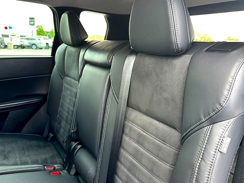 Used 2023 Mitsubishi Outlander SE image 19