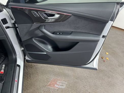 Used 2023 Audi SQ8 Prestige image 11
