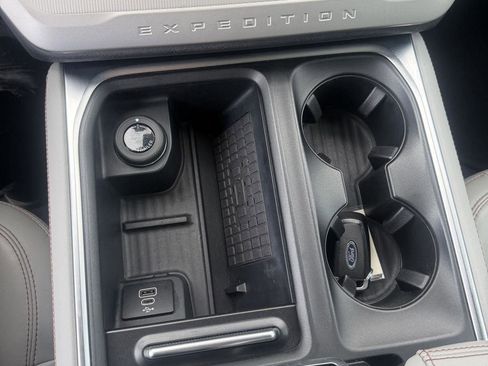 Used 2025 Ford Expedition Active AWD/4WD image 17