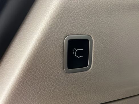 Used 2023 Chrysler Pacifica Touring-L FWD image 30