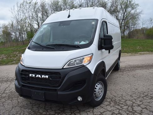 Used 2025 RAM ProMaster 2500 w/ Convenience Group FWD image 12