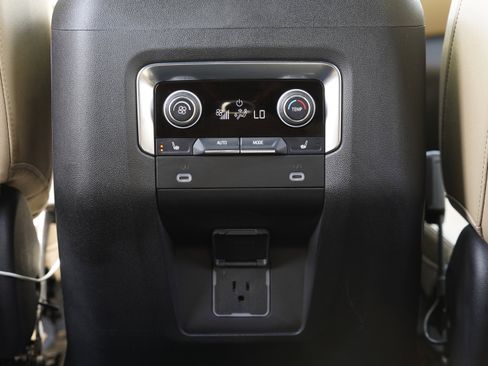 Used 2021 Chevrolet Suburban Premier w/ Premium Package image 15