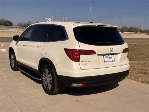 Certified 2017 Honda Pilot EX image 5