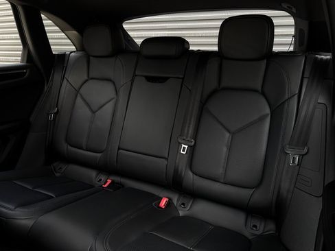 Certified 2025 Porsche Macan image 25