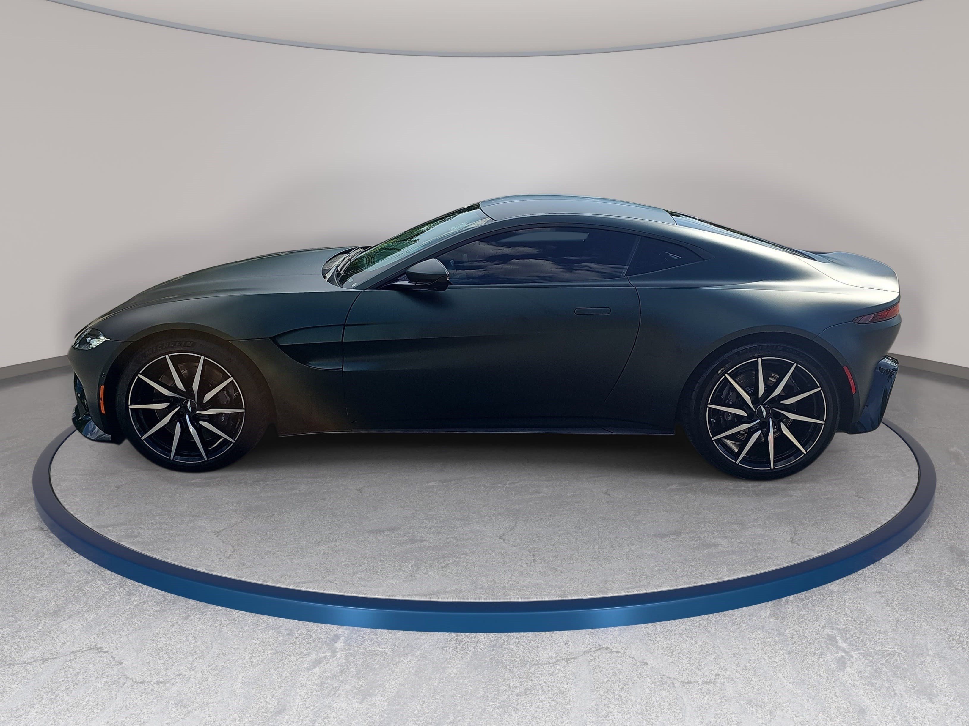 Used 2019 Aston Martin V8 Vantage Coupe RWD image 8