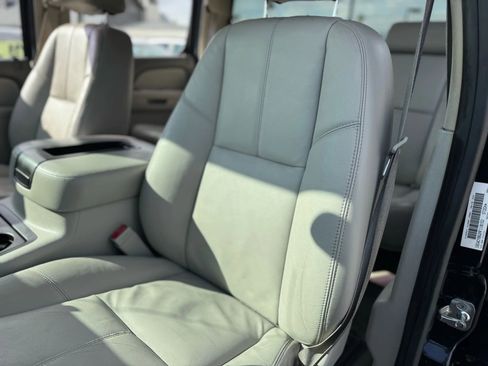 Used 2010 Chevrolet Silverado 2500 LTZ w/ Convenience Package image 17