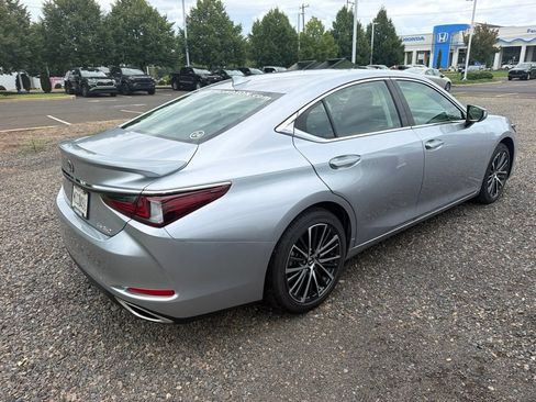 Used 2025 Lexus ES 350 w/ Premium Package FWD image 4