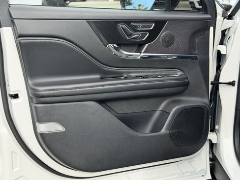 Certified 2023 Lincoln Corsair FWD image 13