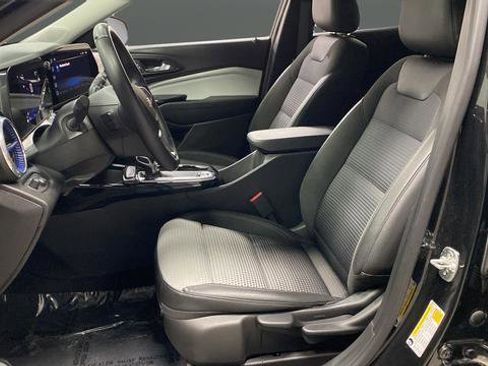 Used 2024 Chevrolet Trax LT w/ Driver Confidence Package FWD image 9