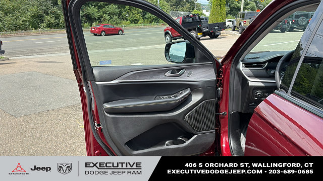 Used 2023 Jeep Grand Cherokee L Limited w/ Luxury Tech Group II AWD/4WD image 8