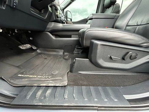 Used 2025 Ford F350 Lariat w/ Black Appearance Package AWD/4WD image 36