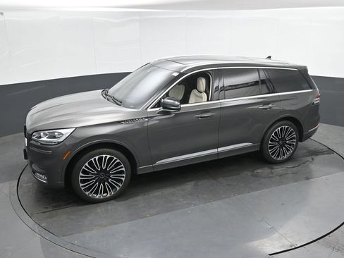 Used 2023 Lincoln Aviator Black Label w/ Class IV Trailer Tow Package AWD/4WD image 39