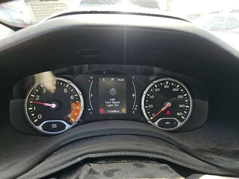 Used 2017 Jeep Renegade Latitude AWD/4WD image 7