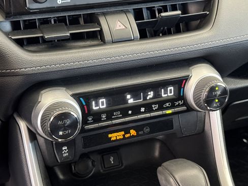 Certified 2022 Toyota RAV4 LE AWD/4WD image 19