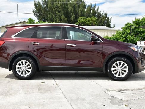 Used 2017 Kia Sorento FWD image 8