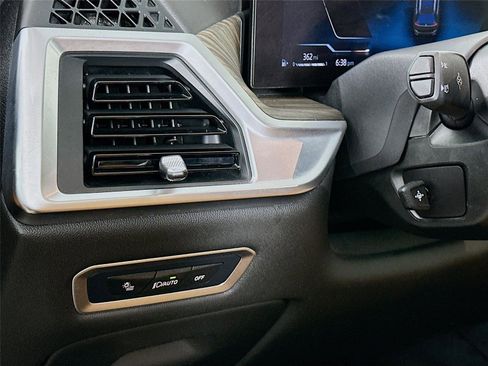 Certified 2024 BMW X7 xDrive40i w/ Premium Package image 10