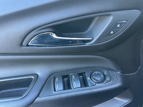 Used 2024 Chevrolet Equinox LT image 11